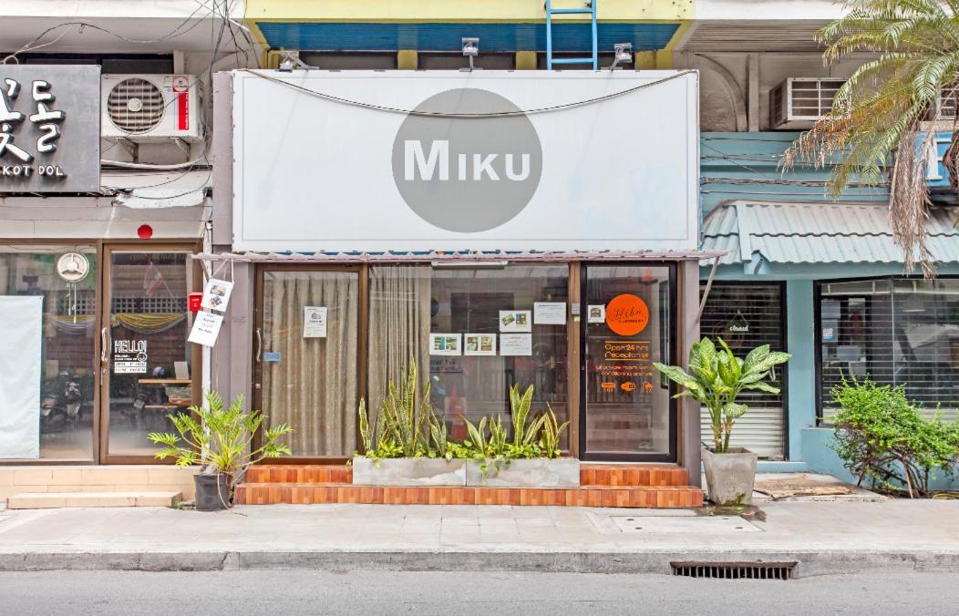 Miku Guesthouse Bangkok Buitenkant foto