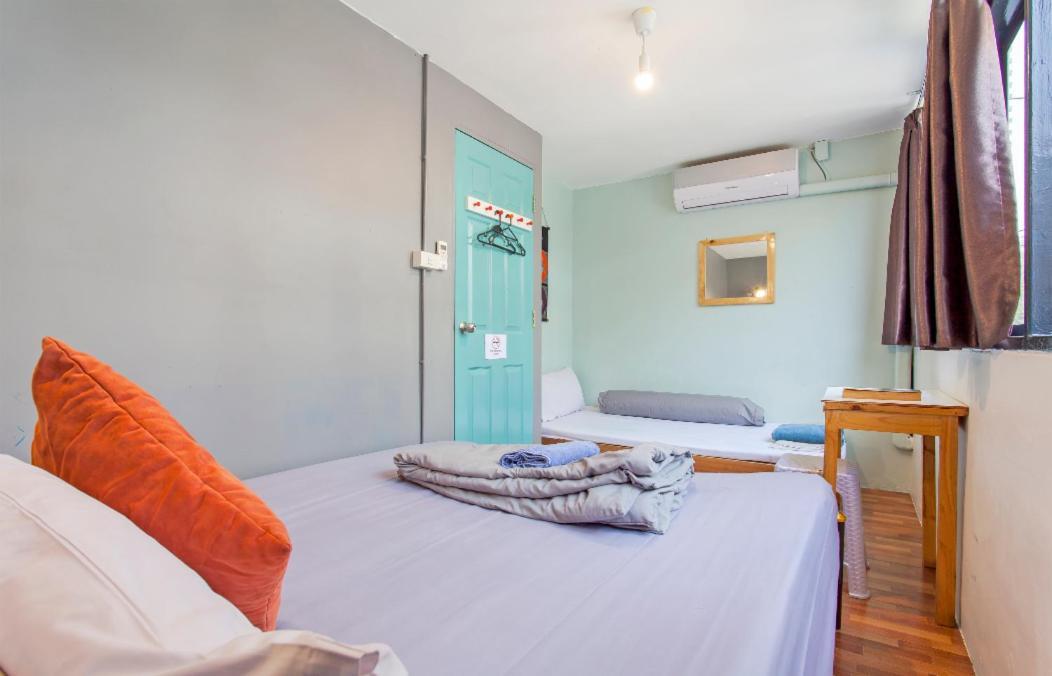 Miku Guesthouse Bangkok Buitenkant foto