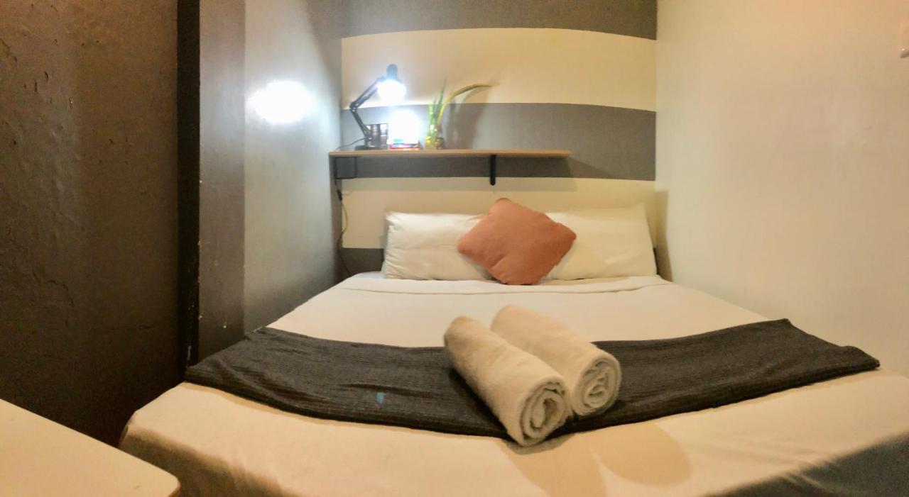 Miku Guesthouse Bangkok Buitenkant foto