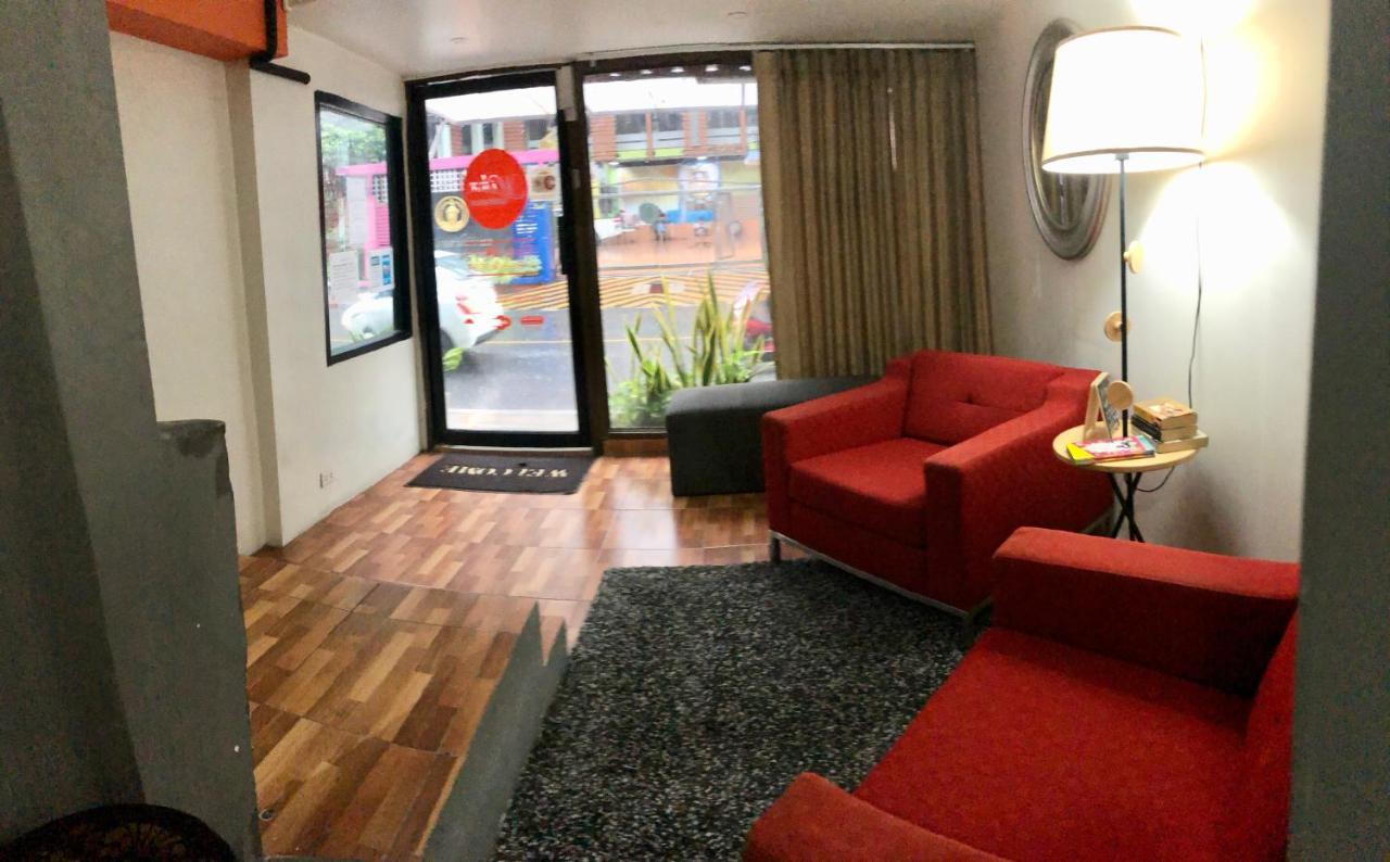 Miku Guesthouse Bangkok Buitenkant foto