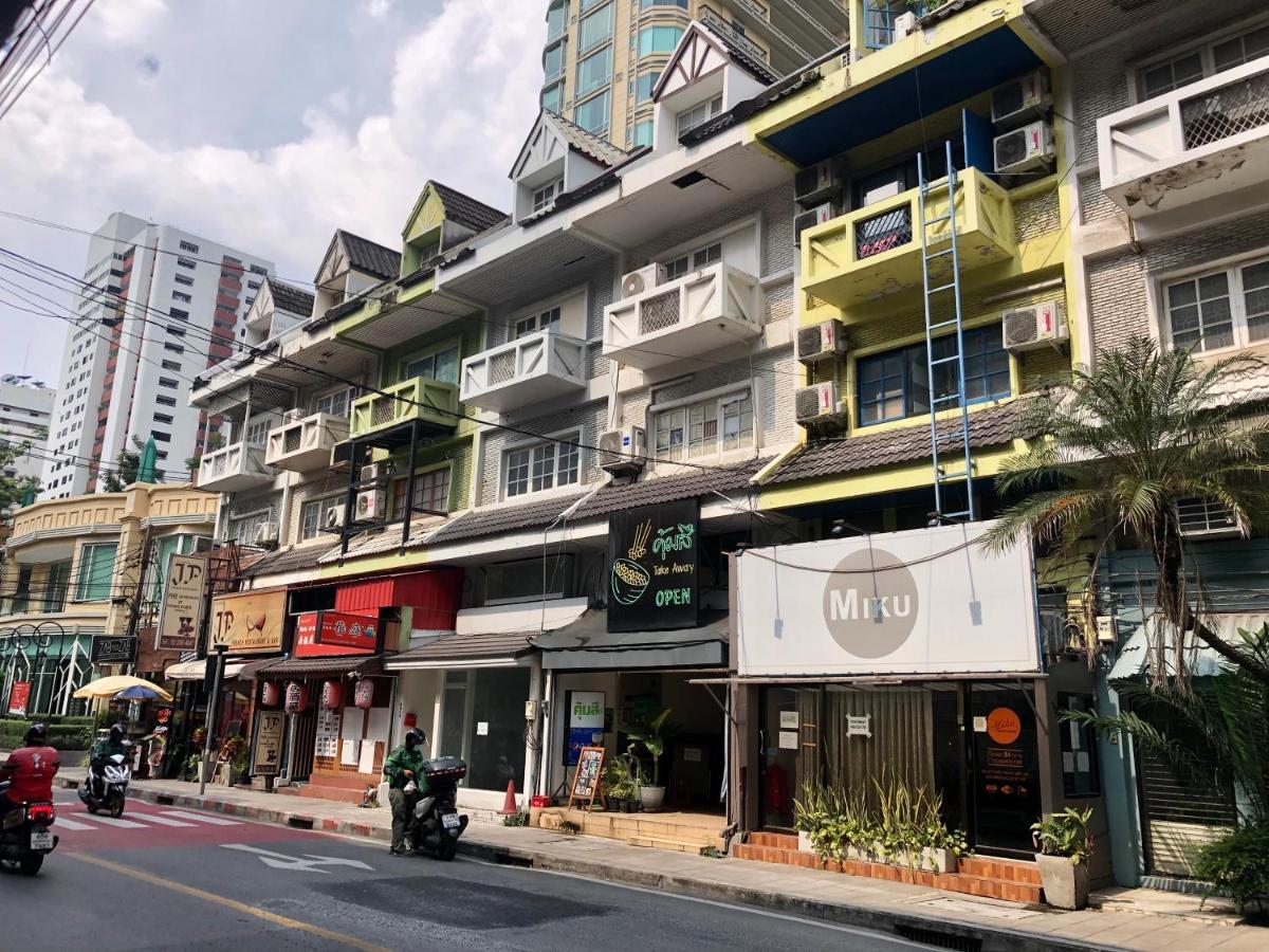 Miku Guesthouse Bangkok Buitenkant foto