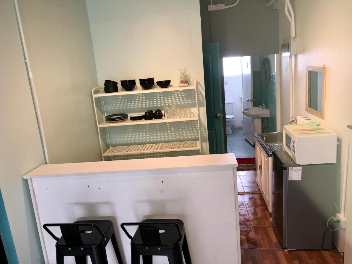 Miku Guesthouse Bangkok Buitenkant foto