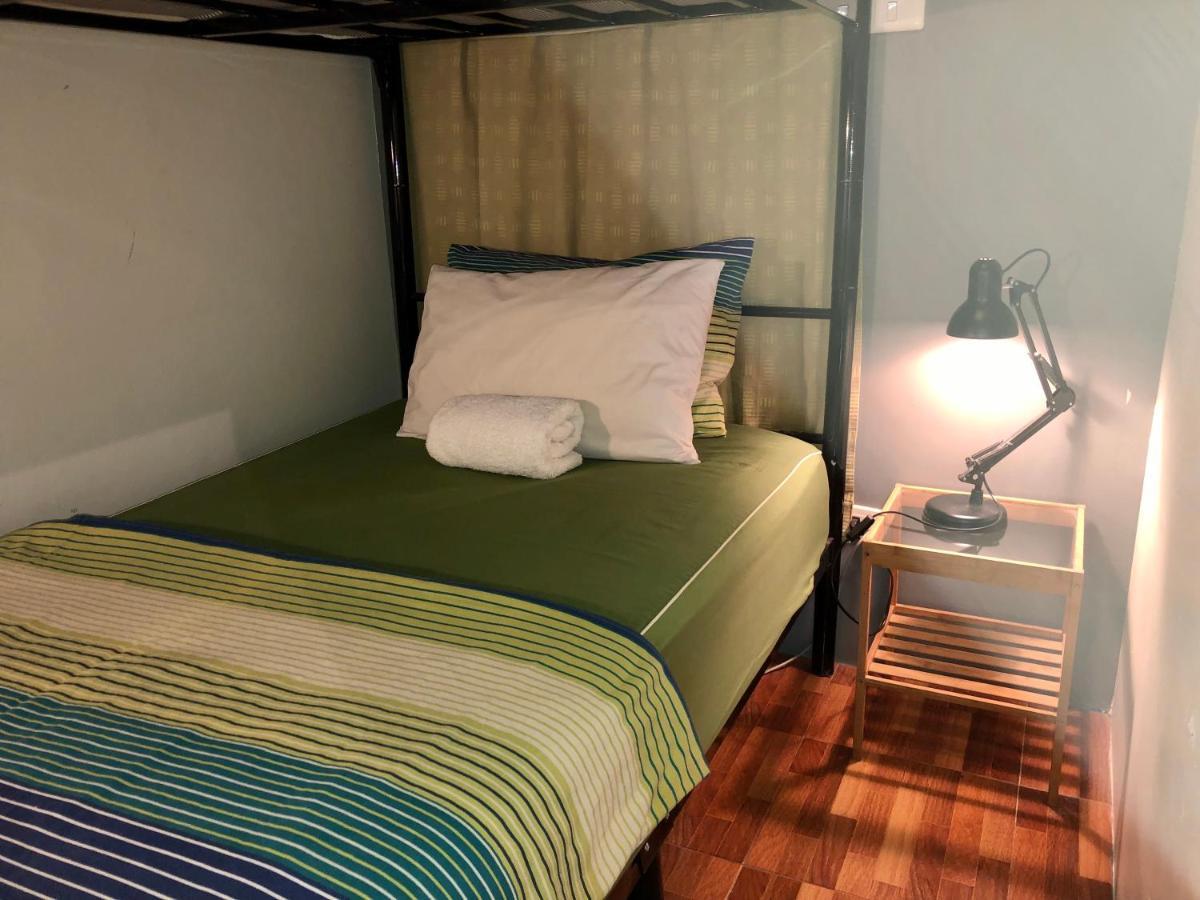 Miku Guesthouse Bangkok Buitenkant foto