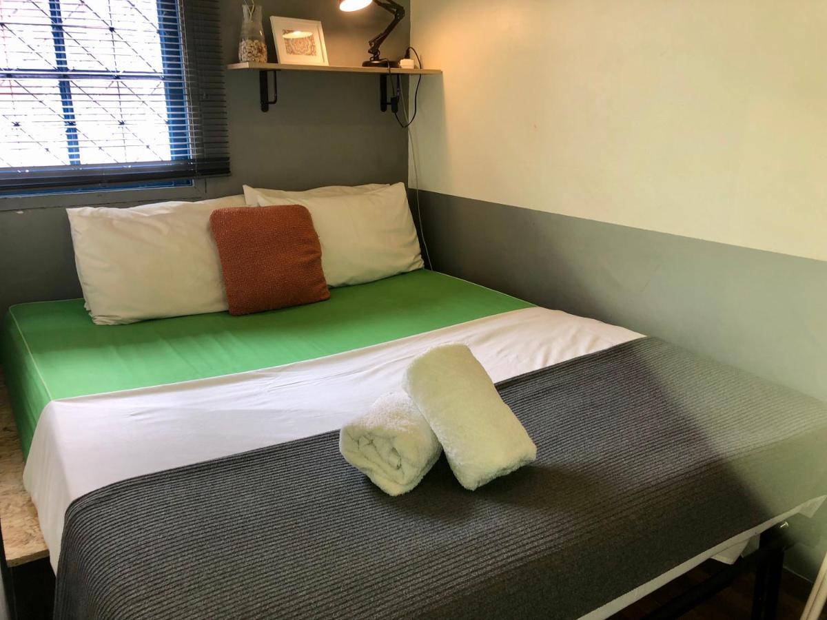 Miku Guesthouse Bangkok Buitenkant foto