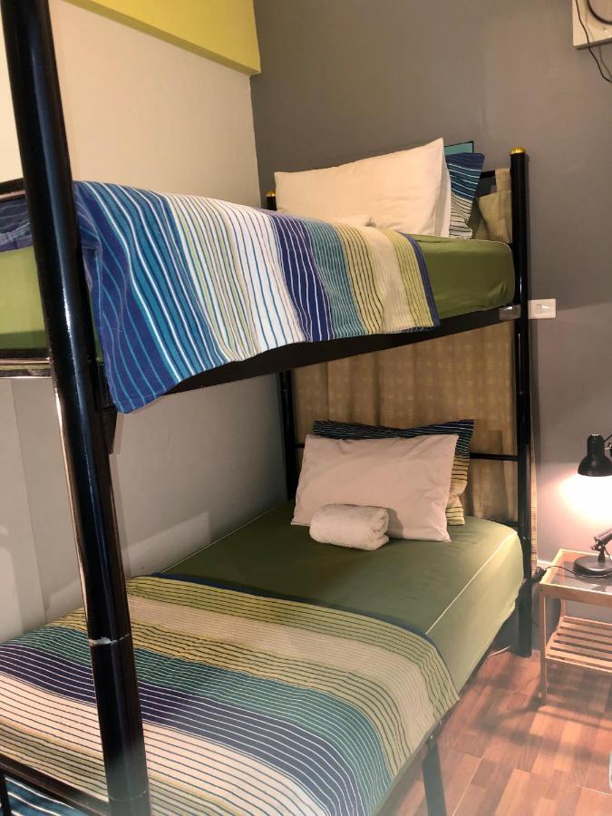 Miku Guesthouse Bangkok Buitenkant foto