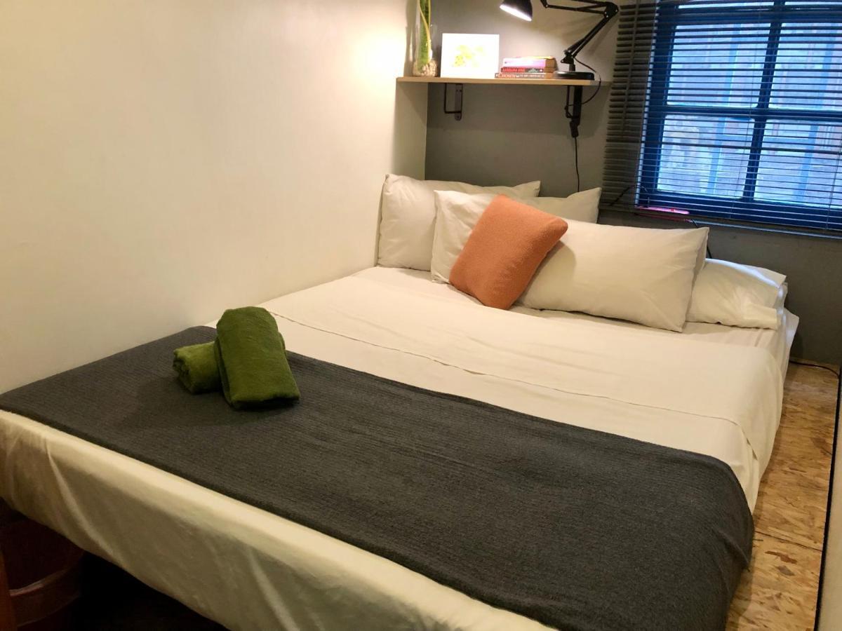 Miku Guesthouse Bangkok Buitenkant foto