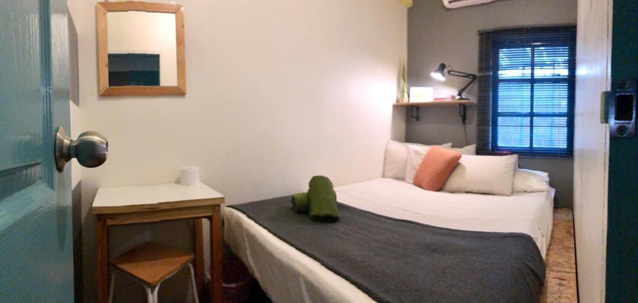 Miku Guesthouse Bangkok Buitenkant foto