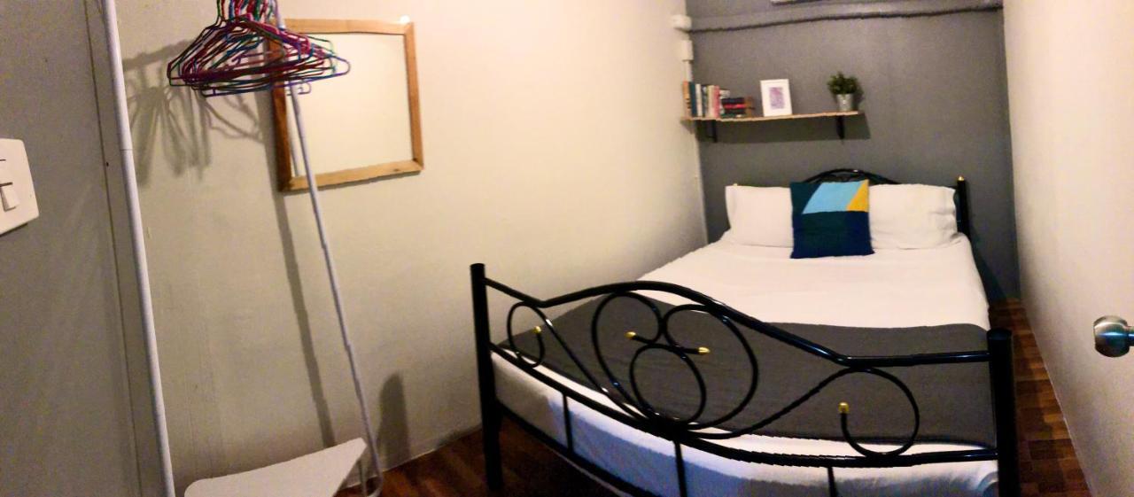 Miku Guesthouse Bangkok Buitenkant foto