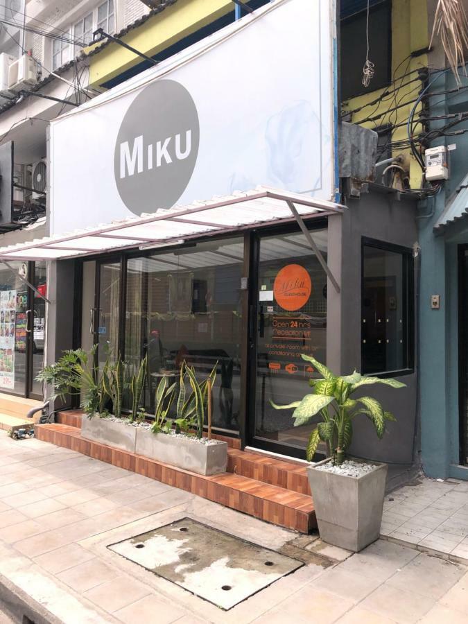 Miku Guesthouse Bangkok Buitenkant foto