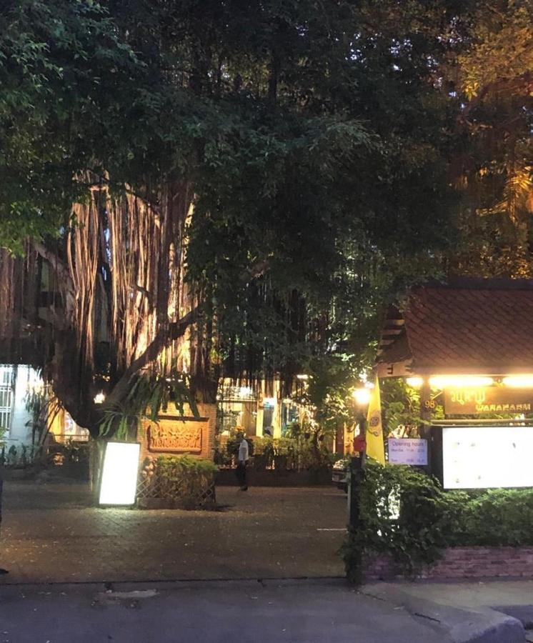 Miku Guesthouse Bangkok Buitenkant foto