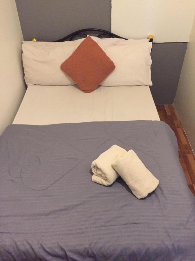 Miku Guesthouse Bangkok Buitenkant foto